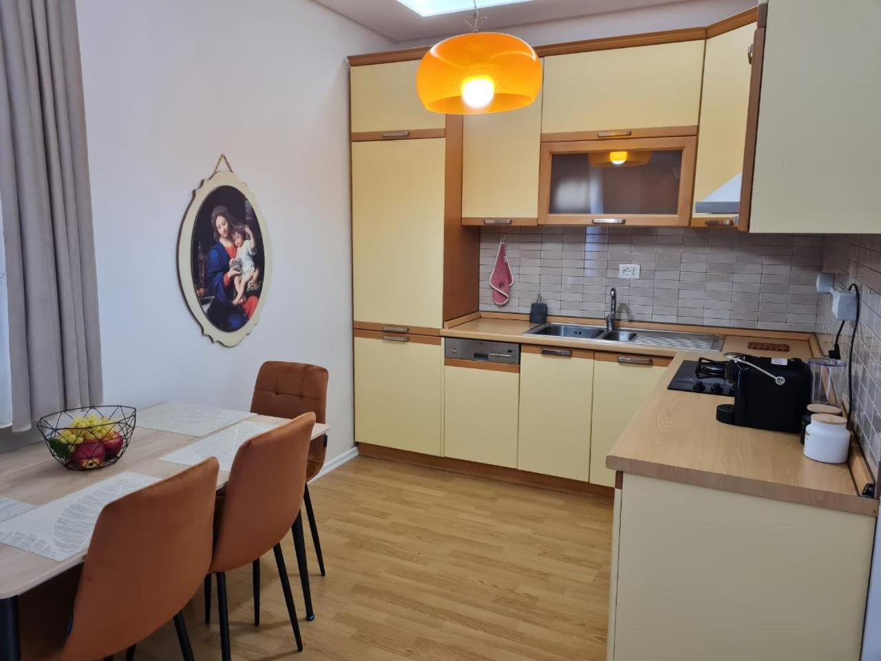 Sara-El Seaside Apartment Дуррес Екстер'єр фото