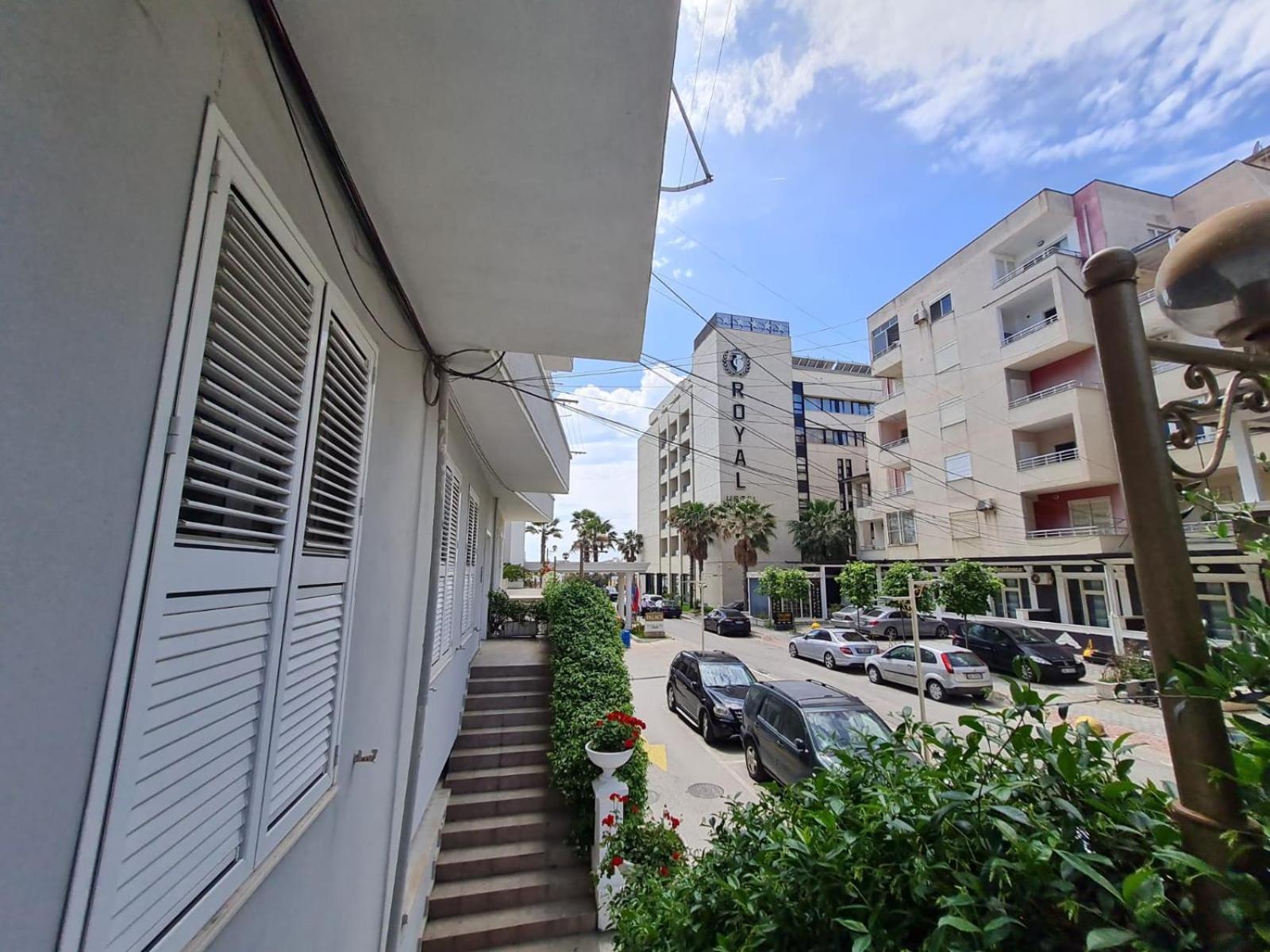 Sara-El Seaside Apartment Дуррес Екстер'єр фото